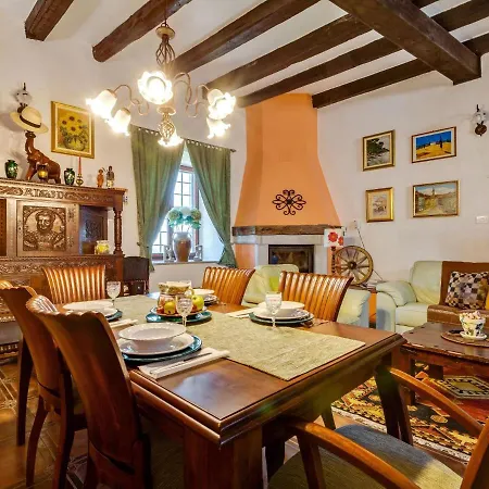Traditional Holiday In Roc With Garden Сasa de vacaciones