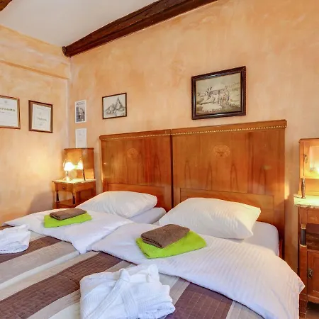 Holiday home Traditional Holiday In Roc With Garden *